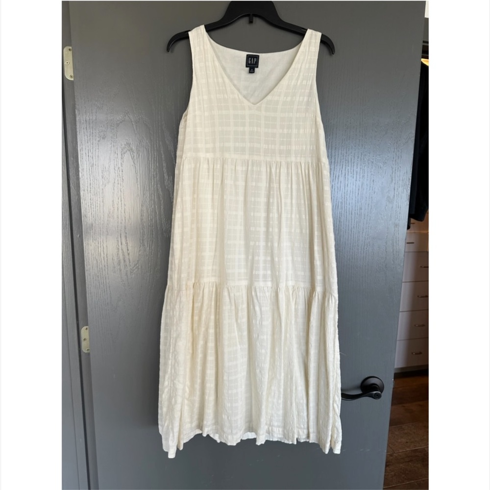 GAP | V- Neck Tiered Midi Dress